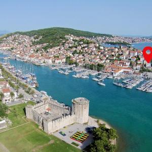Apartments by the sea Trogir - 21995
