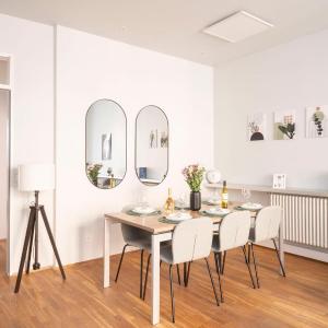 Homely Berlin - Central, Spacious, Rosenthaler Platz I Cafe