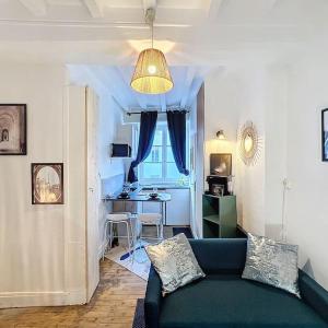 My home auguste comte 1
