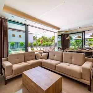 Villa Omega - Four Bedroom Villa with Swimming Pool