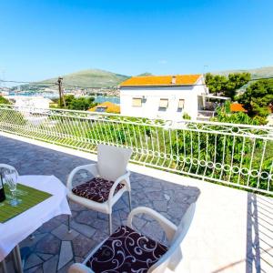 Apartments Ivana TR - Studio with Balcony and Sea View A4