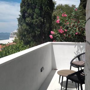 Apartments Tayra - Comfort studio apartment with balcony BR3