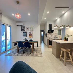 NEW! Stylish Apartment Koukaki Beautiful Balcony