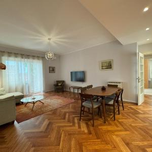 Refined Retreat in Renovated P R A T I Gem