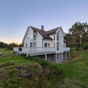 Awesome Apartment In Uggdal With Wifi