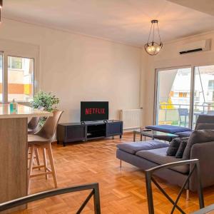 Light & Ample Flat near Glyfada Center