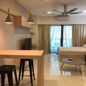 Bmchomes Mercu summer suite