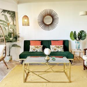 Spacious Park Views with Spa, Pool, Gym, Netflix