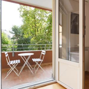 GuestHost - Irnerio- Washington Balcony Apartment
