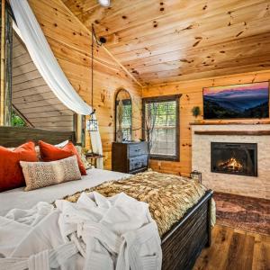Luxury Couples Retreat- Hot Tub-Fireplace- Fire Pit- BBQ