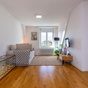KAYA Zurich Apartment 5B - Downtown 2BR Deluxe Loft Apt