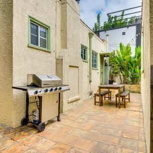 Walk to Abbot Kinney Tranquil Cottage in Venice!