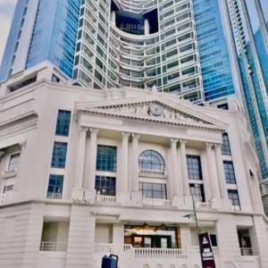 Cosy 1 Bedroom Uptown BGC with Balcony and Swimming Pool