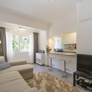 Lovely & Modern in the Center