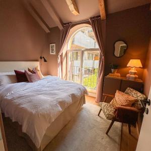 Groups & families, FREE parking, three bedrooms, two baths