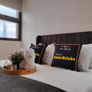 Riveria Suites, KL Sentral by Homebrickz