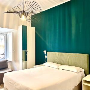 900 Liberty Rooms