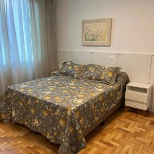 Pequeno apartamento metrô paraíso
