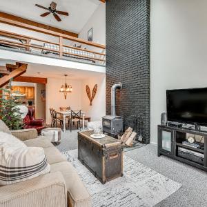 Bartlett Condo 1 Mi to Attitash Mountain Resort!