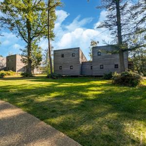 Family Retreat with Pools