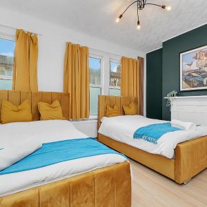 5 Bed Town-house by Harlington