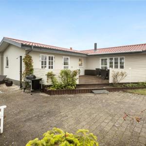 Nice Home In Nyborg With Kitchen