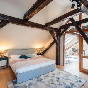 Wonderful Romantic Old Town Apt