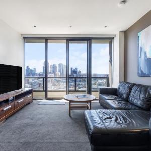 Modern Nomads Waterfront Residence Near Casino with River View
