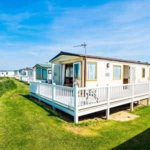 MP503 - Camber Sands Holiday Park - Sleeps 8 - Large Gated Decking - Amazing views