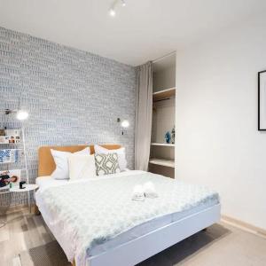 Neat Cozy Old Town Retreat w Queen Bed
