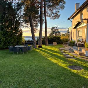 Large villa with garden and beautiful sea view