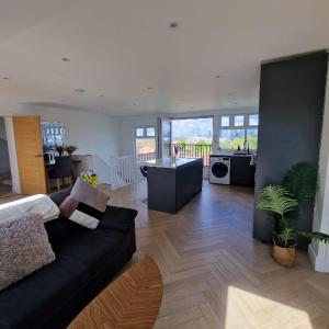 Loft apartment with skyline views of Canary Wharf