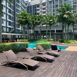V Residence Suites Homestay 6pax Linked to Sunway Velocity Mall MRT LRT Maluri & Cochrane KLCC View Kuala Lumpur
