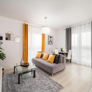 Rondo Wiatraczna Deluxe Apartment by BookingHost