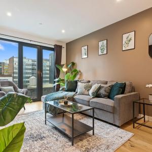 Shanti Suite - 2BED 2BATH City Centre - WIFI - Netflix- Parking- Modern- Perfect for Family, Contractors, Leisure, Business by Shanti Nights