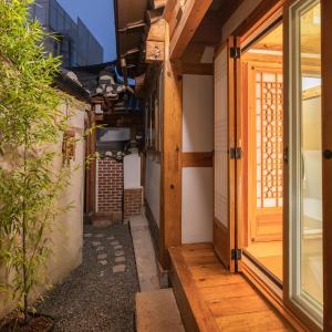 Luxury Hanok Stay Yeonsoom