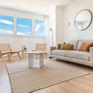 22nd floor urban sky apartment with gym by REMS