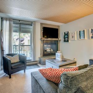 Walk to Ski Lift + Hot Tub: Copper Mountain Condo
