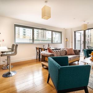 Chic property near Tower Hill with a gym