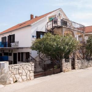 Apartments Fidelis - Two Bedroom Apartment with Terrace and Pool View 5