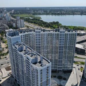 Панорамний Краєвид, поруч з метро