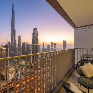 4BR with Spacious Balcony & Stunning Burj Khalifa Views