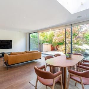 Stunning 4 Bedroom home in Holland Park