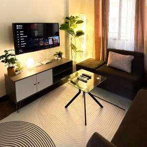 Comfortable 2 Bedroom Condo near tourist spots with free parking