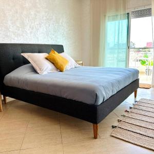 King bed - Perfect for Business traveler