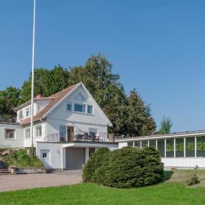 Lovely Home In Båstad With Sauna