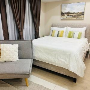 Uptown Bliss-Modern 1BR Condo with Balcony in BGC