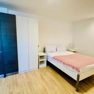 Student Only, Studio Room At Kirby, London