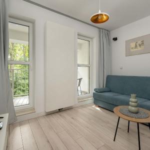 Elegancki Apartament z Parkingiem i Umeblowanym Balkonem we Wrocławiu by Noclegi Renters