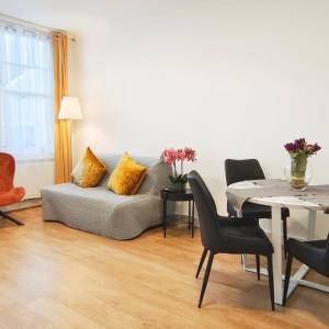Blossom apartment with garden